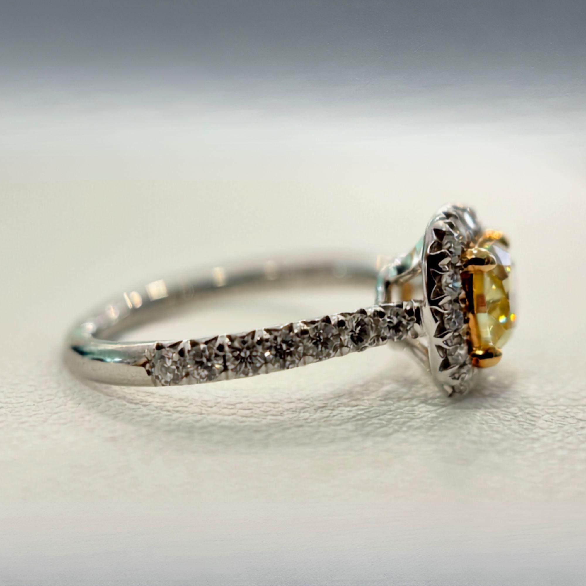 天然　イエロー ダイヤモンド リング 天然イエローダイヤモンドリング 1.0ct クッション GIA鑑定付 Pt900