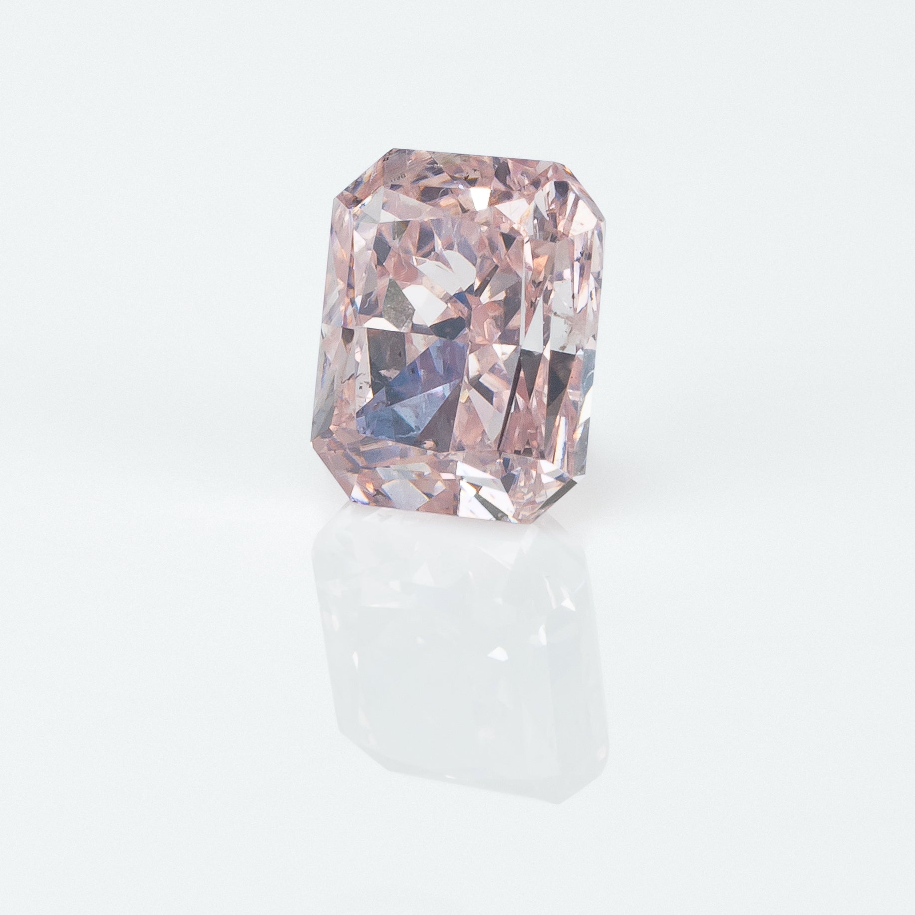 天然ピンクダイヤモンド 0.77ct Fancy Pink レクタンギュラー SI2 GIA