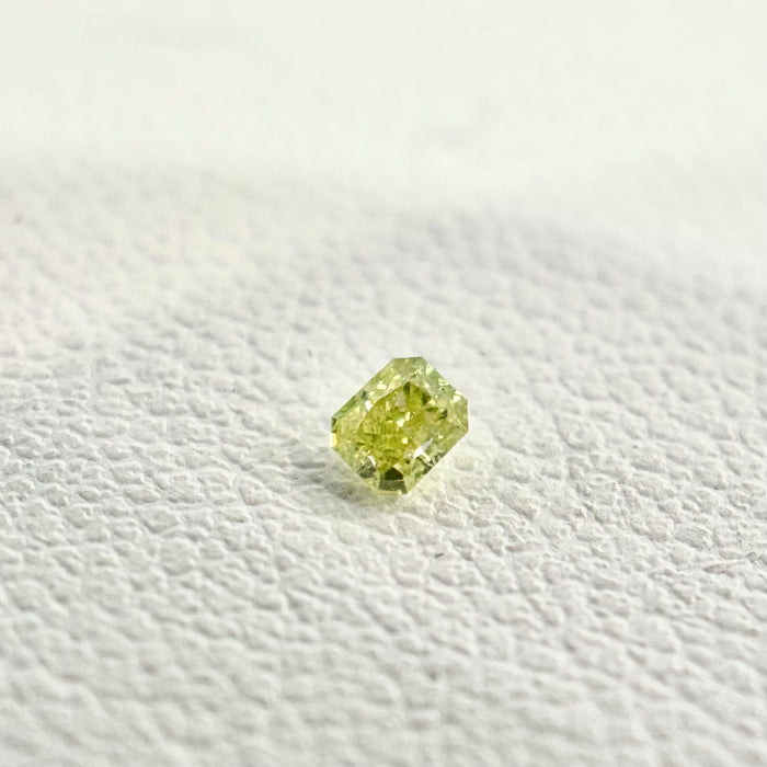 天然 イエローグリーンダイヤモンド  0.105ct |yellow green diamond|CGL|p9449