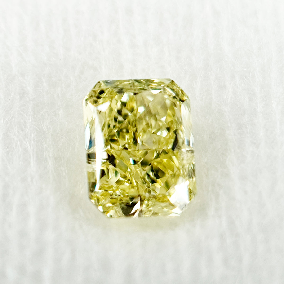 天然イエローダイヤモンド 0.56ct Fancy Intense Yellow RCT VVS1 CGL