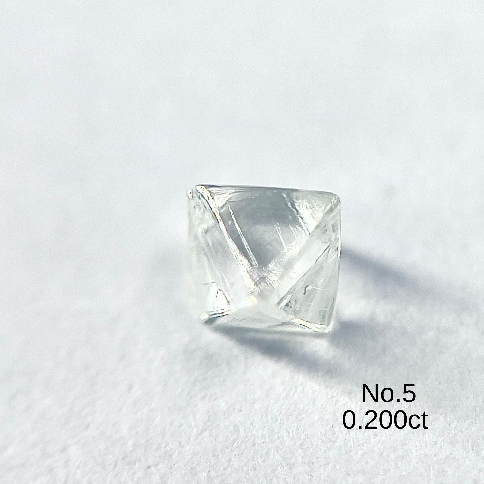 天然ダイヤモンド原石 ソーヤブル（正八面体）0.2ct〜 | Arte Rouge w1713